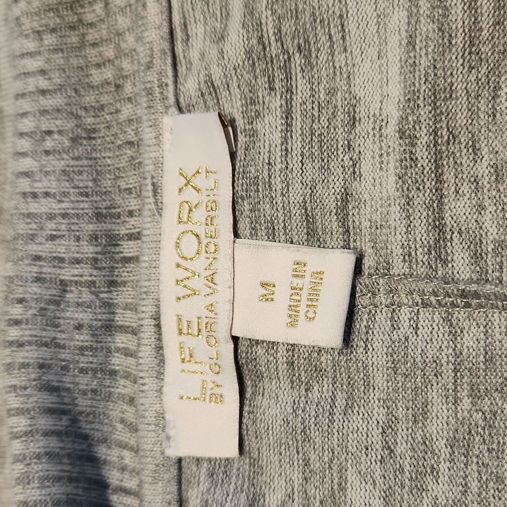 Life Worx Top by Gloria Vanderbilt 3/4 sleeve sz. Medium - Picture 3 of 6